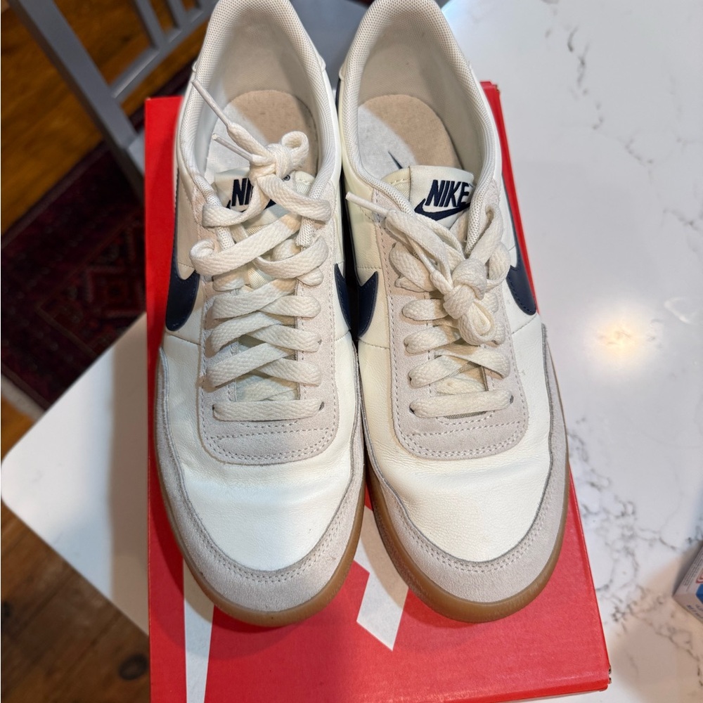 Nike womens White and navy Sneakers with Gum Sole w10